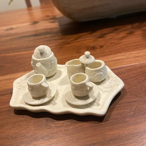 Miniature Porcelain Tea Set - Picture 3 of 4